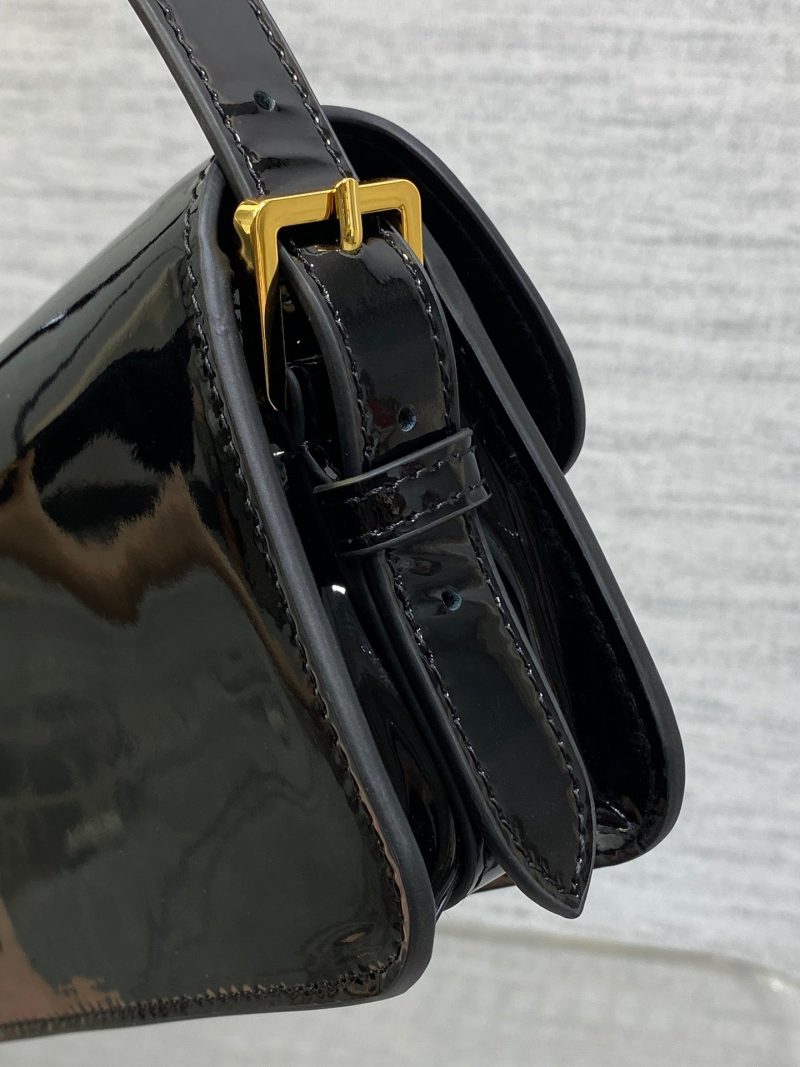 img_2b46f204_20240905_i1725526280_5610_1_jpg FLAP BAG 18 IN BLACK PATENT CALFSKIN