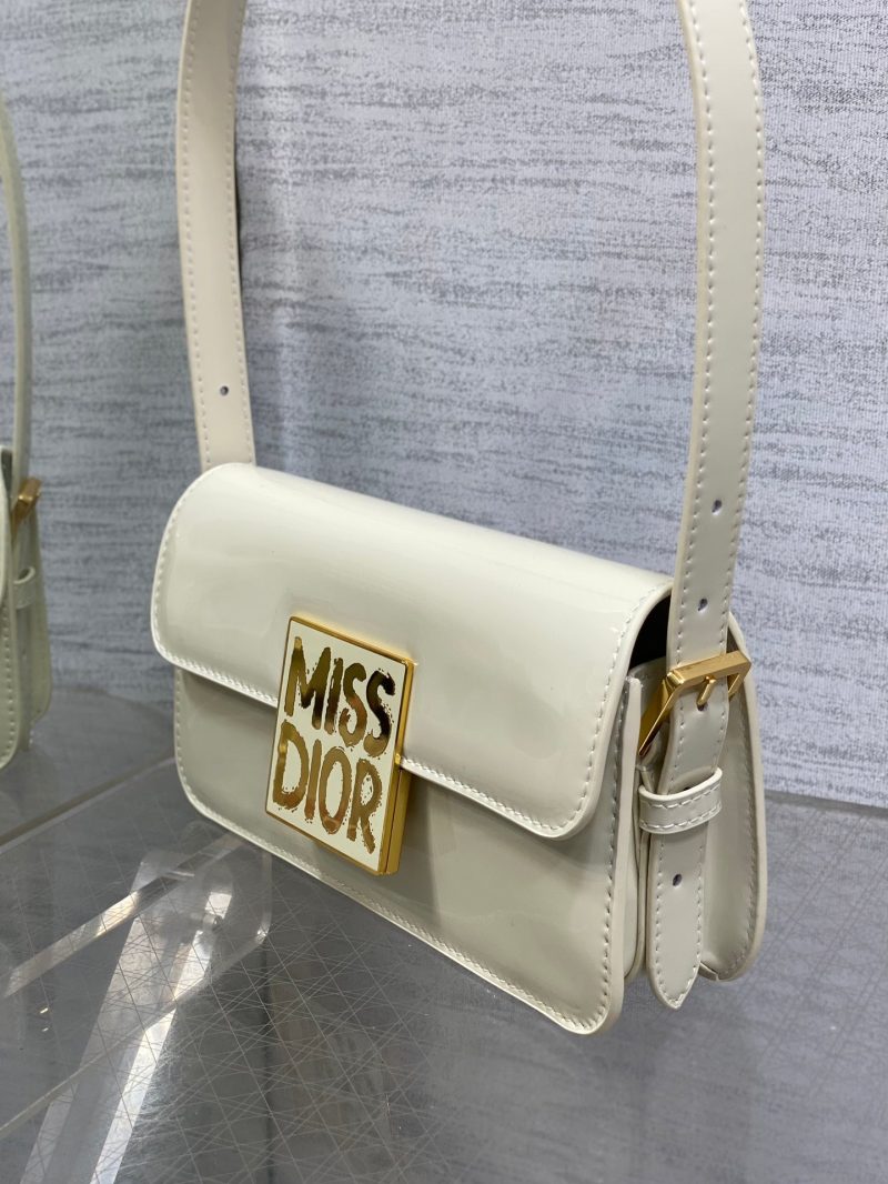 img_2b46f204_20240905_i1725526608_4021_7_jpg FLAP BAG 18 IN WHITE PATENT CALFSKIN