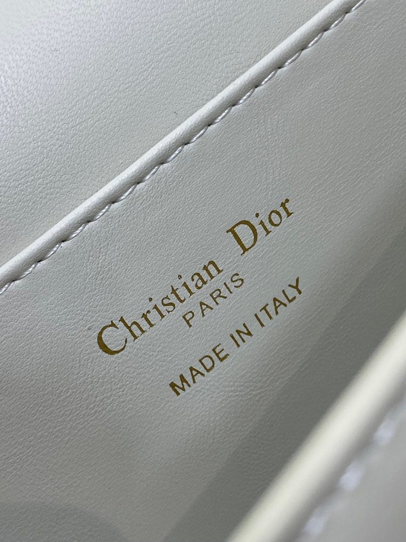 img_2b46f204_20240905_i1725526608_4746_3_jpg FLAP BAG 18 IN WHITE PATENT CALFSKIN