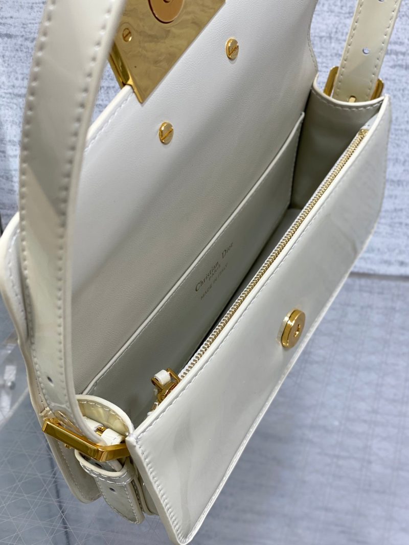 img_2b46f204_20240905_i1725526608_6621_0_jpg FLAP BAG 18 IN WHITE PATENT CALFSKIN