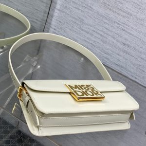 img_2b46f204_20240905_i1725526608_7584_1_jpg FLAP BAG 18 IN WHITE PATENT CALFSKIN