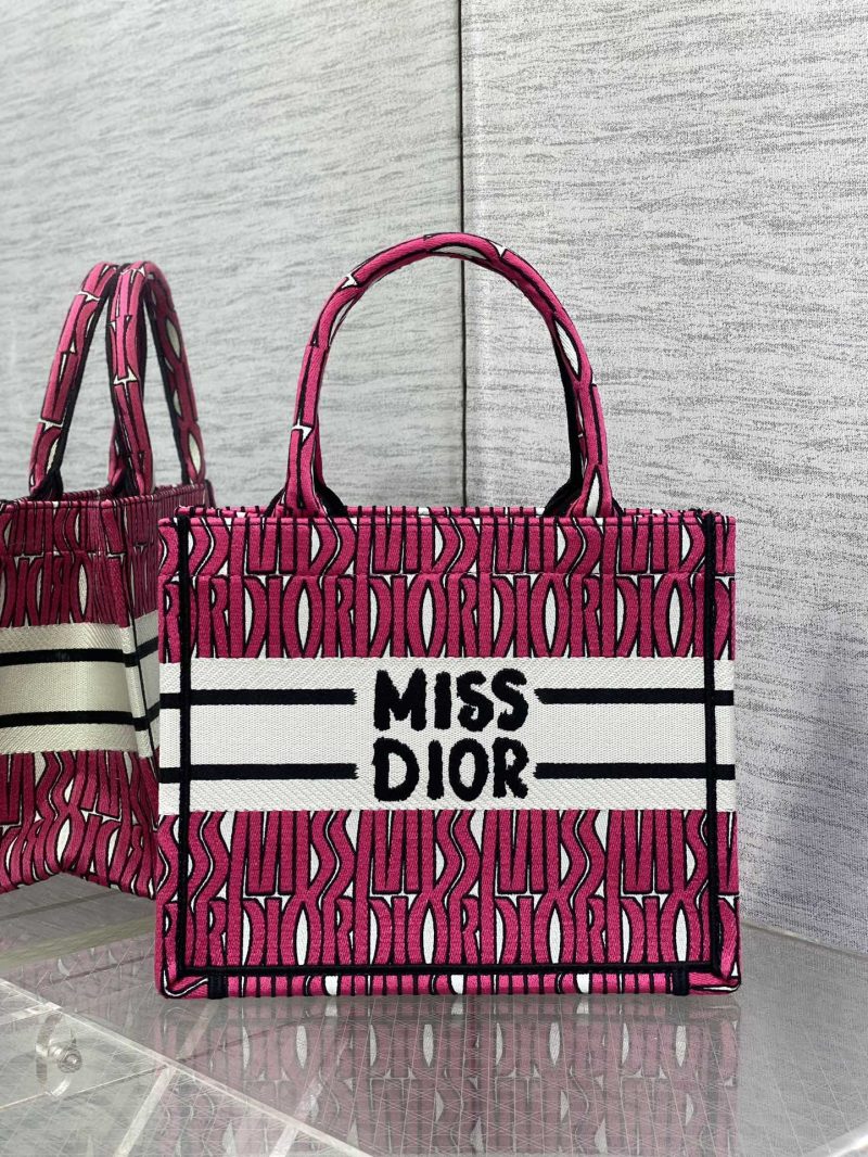 img_2b46f204_20240907_i1725692512_4432_2_jpg MISS TOTE 26 IN MAGENTA PURPLE CANVAS