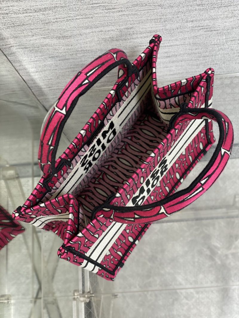 img_2b46f204_20240907_i1725692512_5137_3_jpg MISS TOTE 26 IN MAGENTA PURPLE CANVAS