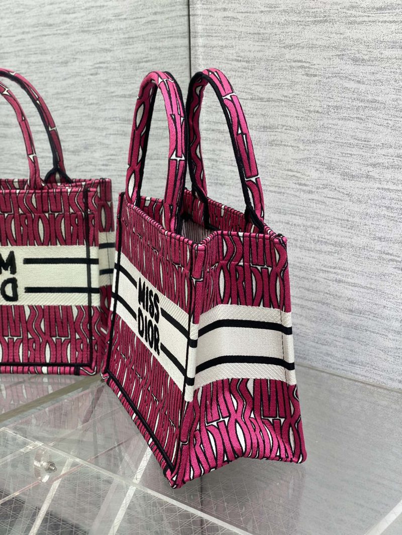 img_2b46f204_20240907_i1725692512_9843_7_jpg MISS TOTE 26 IN MAGENTA PURPLE CANVAS