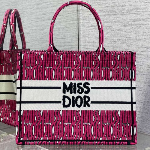 img_2b46f204_20240907_i1725692559_7366_3_jpg MISS TOTE 36 IN MAGENTA PURPLE CANVAS