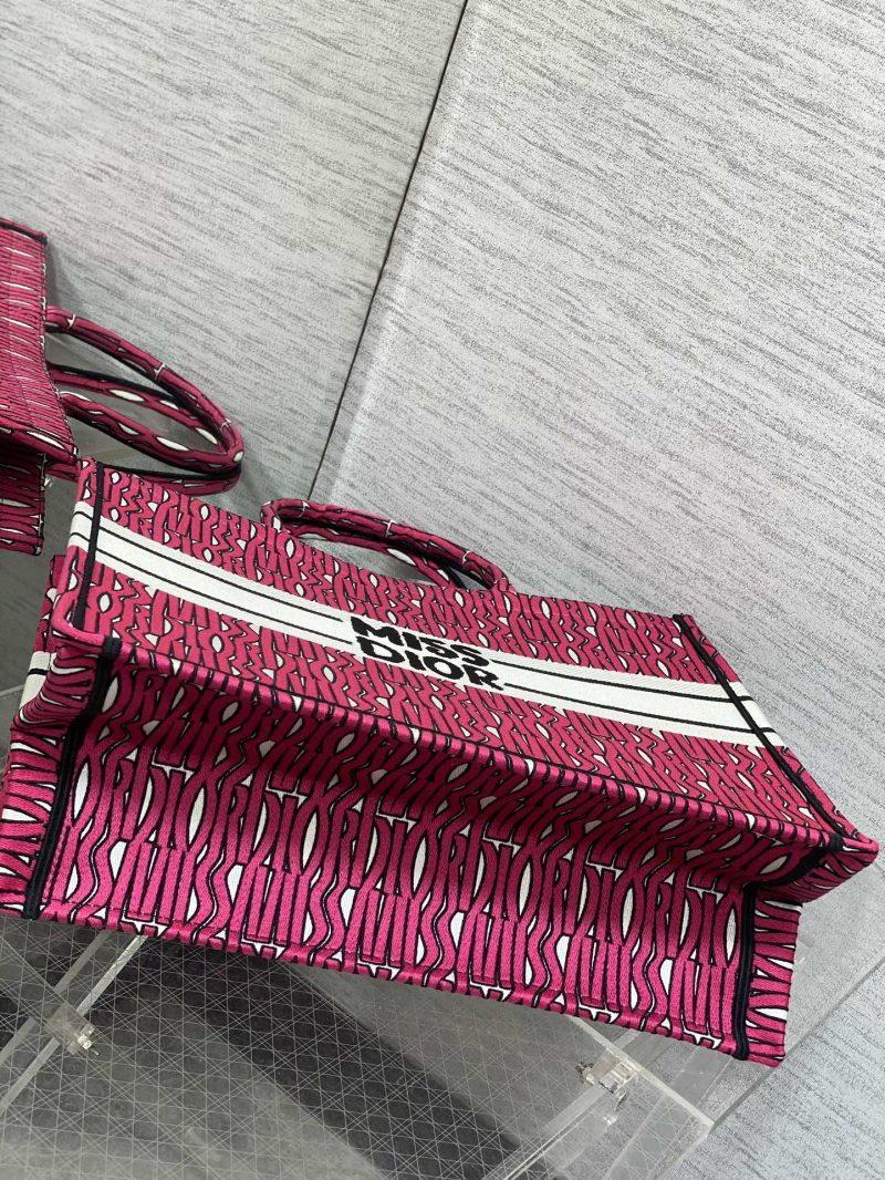 img_2b46f204_20240907_i1725692597_3449_6_jpg MISS LARGE TOTE 42 IN MAGENTA PURPLE CANVAS