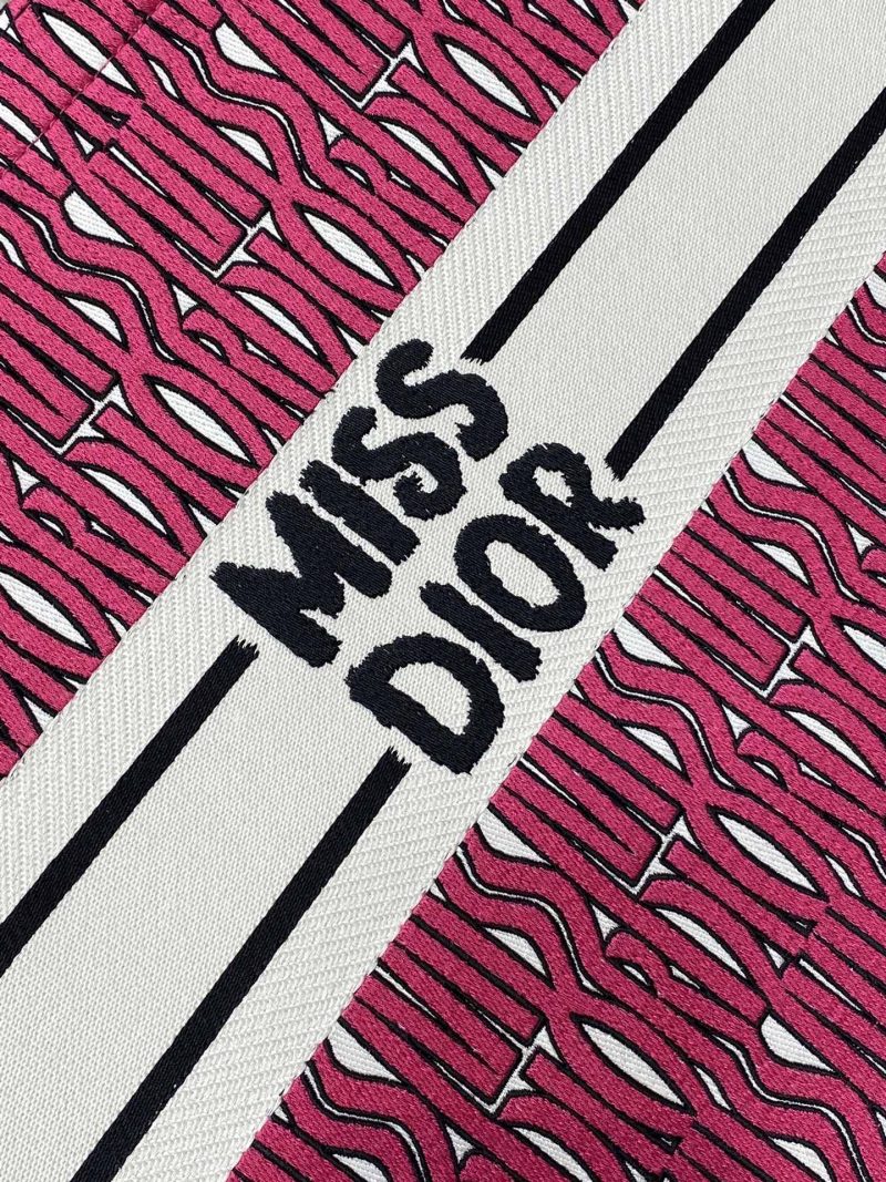 img_2b46f204_20240907_i1725692598_8603_7_jpg MISS LARGE TOTE 42 IN MAGENTA PURPLE CANVAS