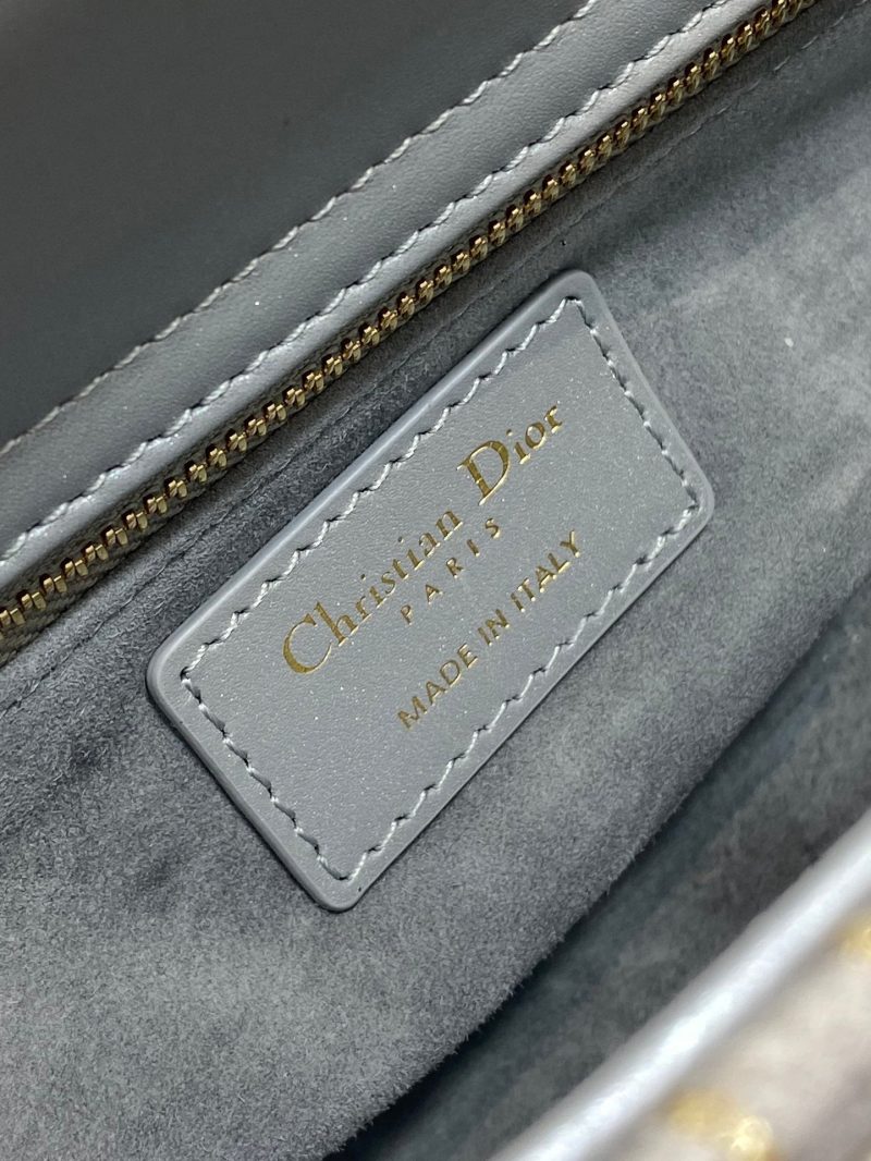 img_2b46f204_20240918_i1726637979_3108_8_jpg CD Medium Lady 24 Silver Metalic Lambskin Pearl