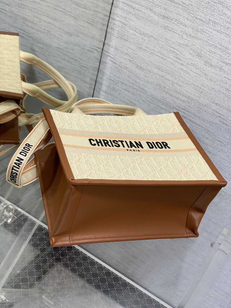 img_2b46f204_20240921_i1726907099_3597_5_jpg Small Book Tote 27 Beige Oblique Embroidered Raffia Camel Calfskin