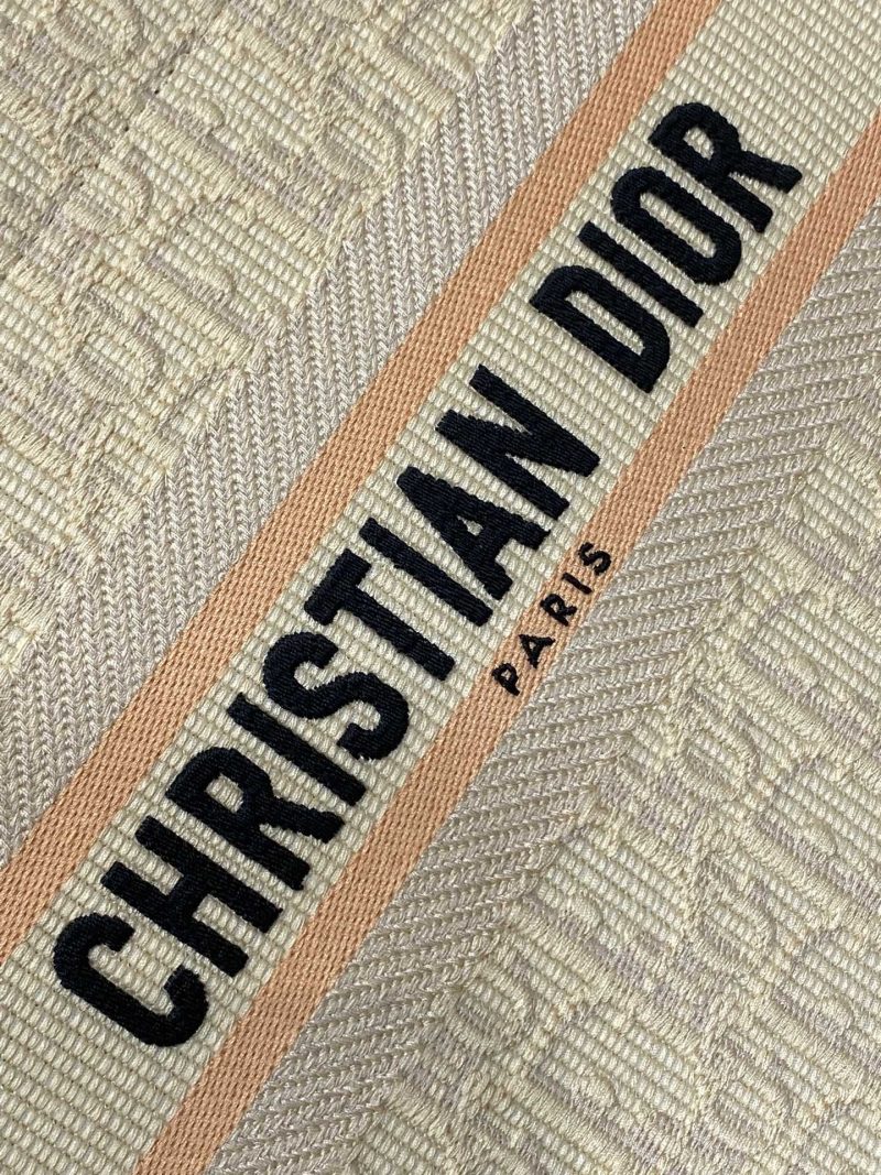 img_2b46f204_20240921_i1726907099_5463_2_jpg Small Book Tote 27 Beige Oblique Embroidered Raffia Camel Calfskin