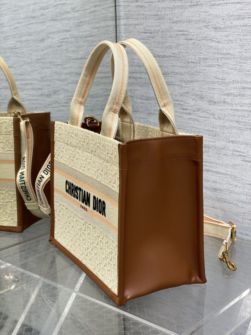 img_2b46f204_20240921_i1726907100_6076_8_jpg Small Book Tote 27 Beige Oblique Embroidered Raffia Camel Calfskin