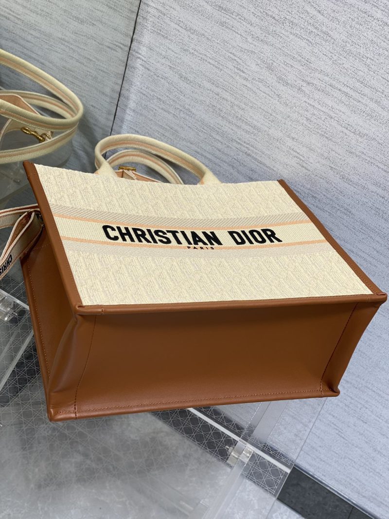 Medium Book Tote 37 Beige Oblique Embroidered Raffia Camel Calfskin