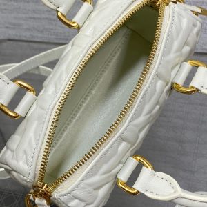 GROOVE 17 BAG IN WHITE MACROCANNAGE CALFSKIN WITH GOLD HARDWARE