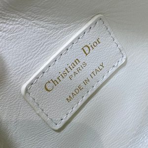 GROOVE 17 BAG IN WHITE MACROCANNAGE CALFSKIN WITH GOLD HARDWARE