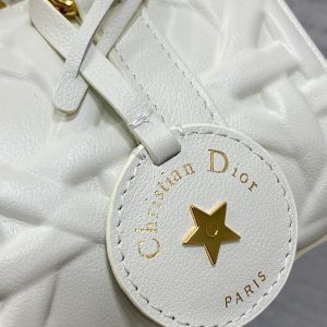 GROOVE 17 BAG IN WHITE MACROCANNAGE CALFSKIN WITH GOLD HARDWARE