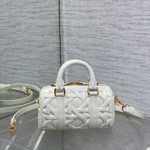 GROOVE 17 BAG IN WHITE MACROCANNAGE CALFSKIN WITH GOLD HARDWARE