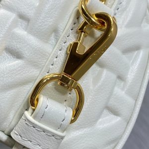 GROOVE 17 BAG IN WHITE MACROCANNAGE CALFSKIN WITH GOLD HARDWARE