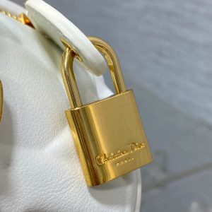 GROOVE 25 BAG IN WHITE MACROCANNAGE CALFSKIN WITH GOLD HARDWARE