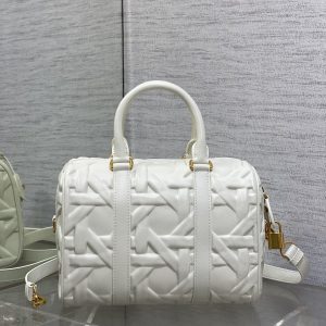 GROOVE 25 BAG IN WHITE MACROCANNAGE CALFSKIN WITH GOLD HARDWARE