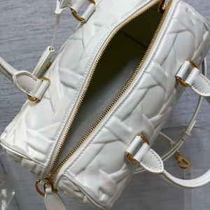 GROOVE 25 BAG IN WHITE MACROCANNAGE CALFSKIN WITH GOLD HARDWARE