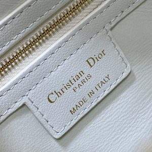 GROOVE 25 BAG IN WHITE MACROCANNAGE CALFSKIN WITH GOLD HARDWARE