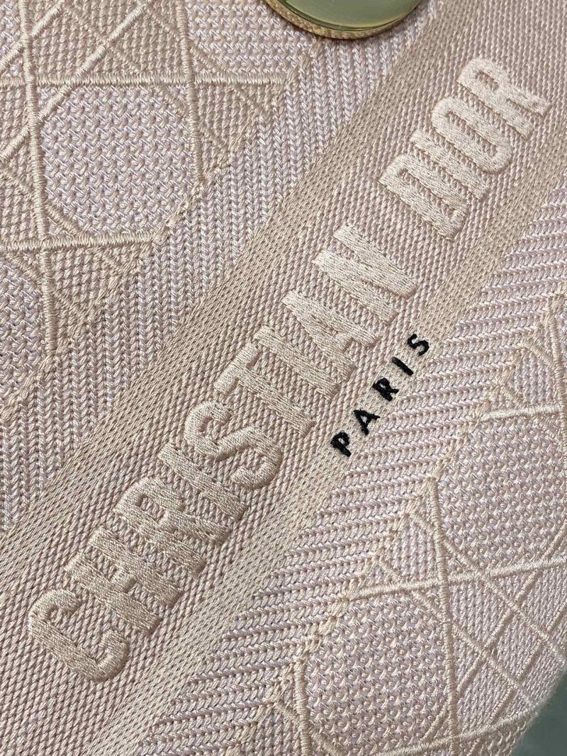 img_2b46f204_20240925_i1727253419_6085_8_jpg SMALL 24 LADY BAG IN PASTEL PINK CANVAS