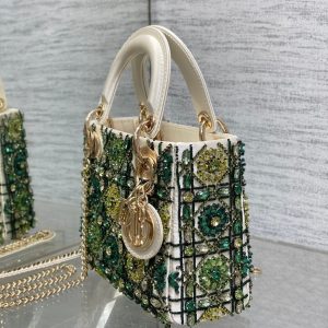 img_2b46f204_20240928_i1727504644_5280_5_jpg MINI 17 LADY BAG IN WHITE SATIN WITH GREEN EMBROIDERED BEADWORK