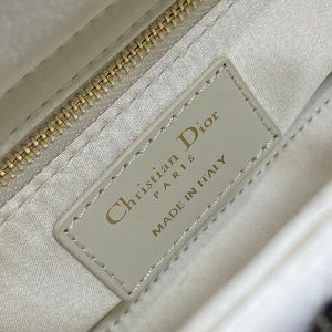 img_2b46f204_20240928_i1727504644_7631_4_jpg MINI 17 LADY BAG IN WHITE SATIN WITH GREEN EMBROIDERED BEADWORK