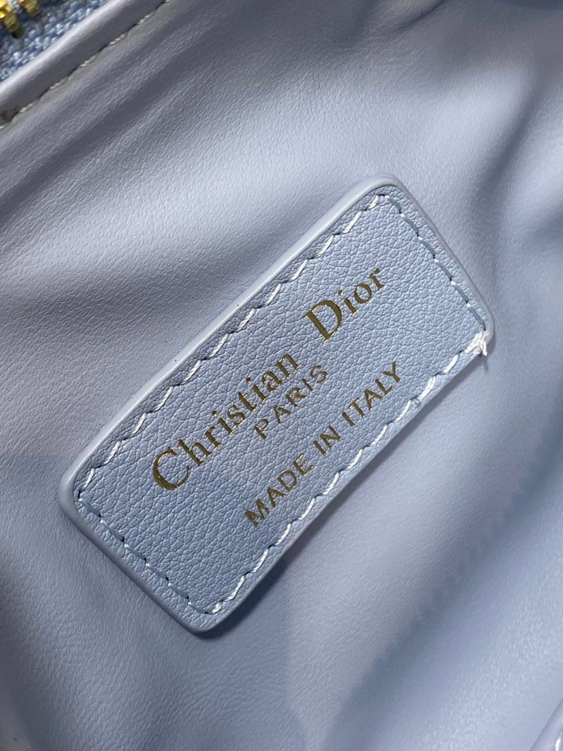 img_2b46f204_20241006_i1728202693_360_1_jpg GROOVE MINI 17 BAG IN LIGHT BLUE LAMBSKIN