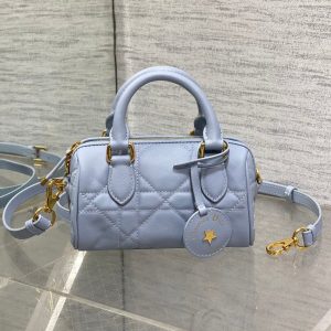 img_2b46f204_20241006_i1728202693_9925_0_jpg GROOVE MINI 17 BAG IN LIGHT BLUE LAMBSKIN