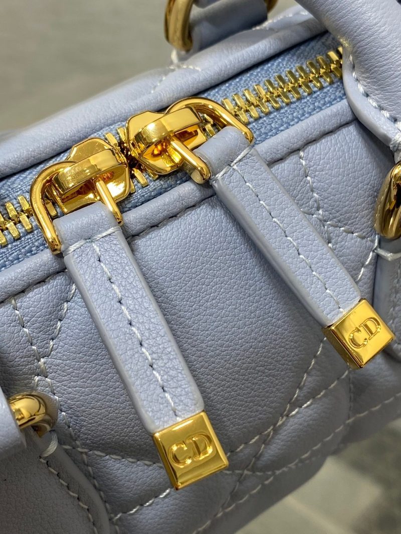 img_2b46f204_20241006_i1728202694_5761_7_jpg GROOVE MINI 17 BAG IN LIGHT BLUE LAMBSKIN