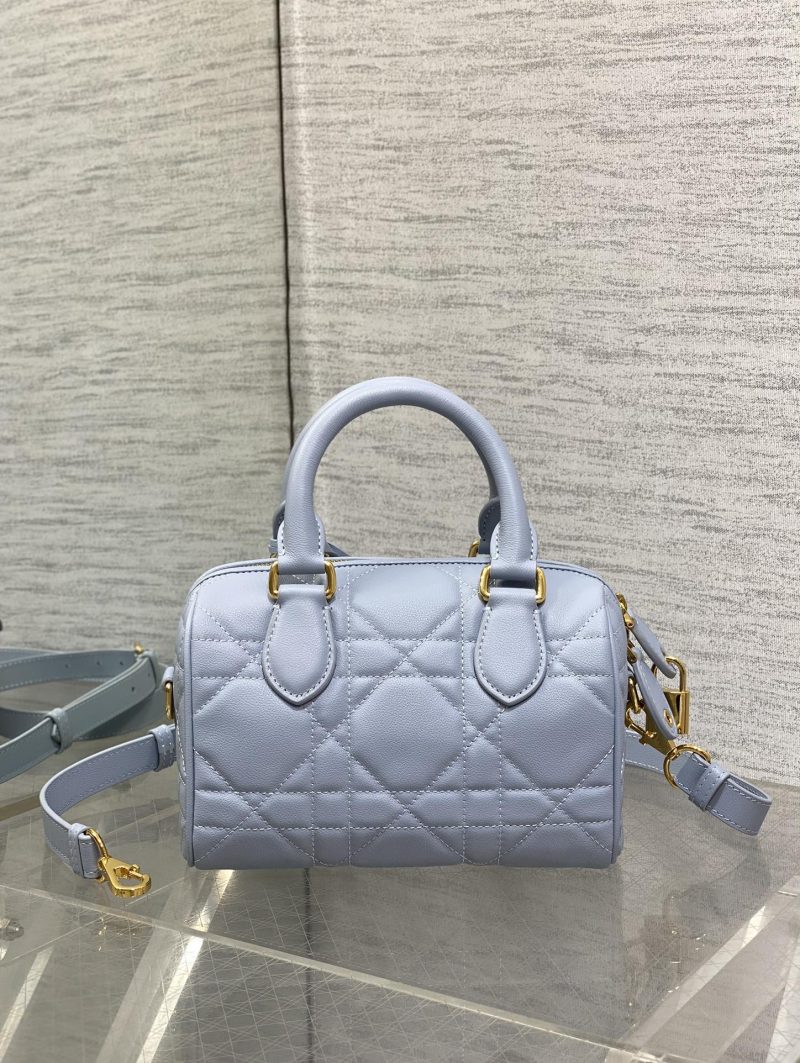 img_2b46f204_20241006_i1728202747_5525_0_jpg GROOVE 20 BAG IN LIGHT BLUE LAMBSKIN