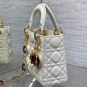img_2b46f204_20241008_i1728331599_4896_8_jpg MINI 17 LADY BAG IN WHITE MACROCANNAGE LAMBSKIN WITH GOLD HARDWARE