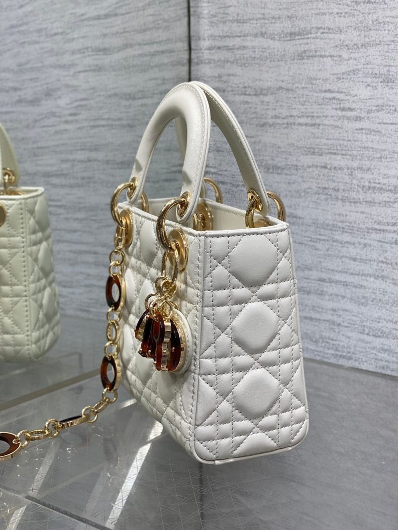 img_2b46f204_20241008_i1728331599_4896_8_jpg MINI 17 LADY BAG IN WHITE MACROCANNAGE LAMBSKIN WITH GOLD HARDWARE