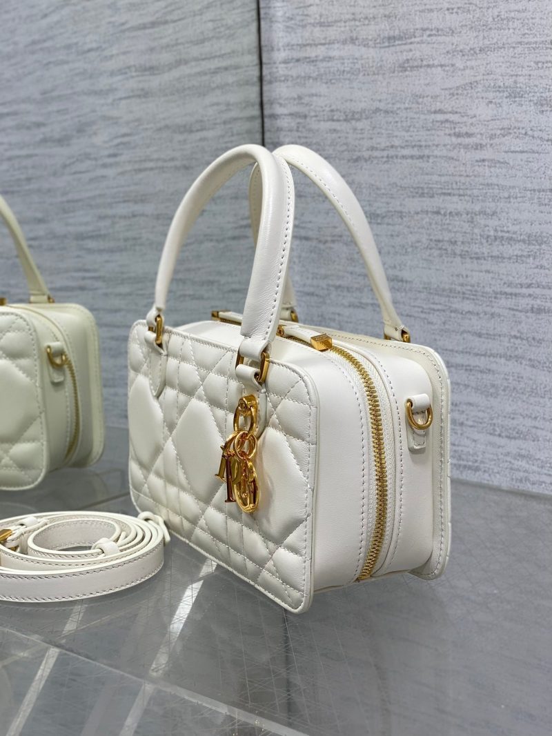 img_2b46f204_20241015_i1728969163_7107_8_jpg MINI GROOVE 20 BAG IN WHITE MACROCANNAGE CALFSKIN