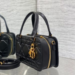 img_2b46f204_20241015_i1728969642_6465_3_jpg MINI GROOVE 20 BAG IN BLACK MACROCANNAGE CALFSKIN