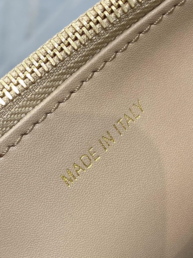 CD Miss Caro 17 Bag Biscuit Calfskin 226500