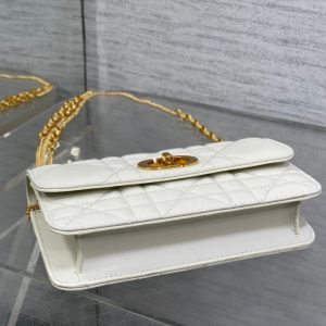 img_2b46f204_20241024_i1729757843_2232_8_jpg MONTAIGNE AVENUE MINI 19 BAG IN WHITE CALFSKIN WITH GOLD HARDWARE