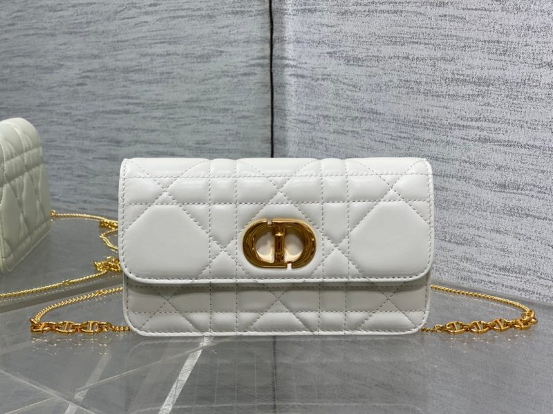 img_2b46f204_20241024_i1729757843_6960_6_jpg MONTAIGNE AVENUE MINI 19 BAG IN WHITE CALFSKIN WITH GOLD HARDWARE