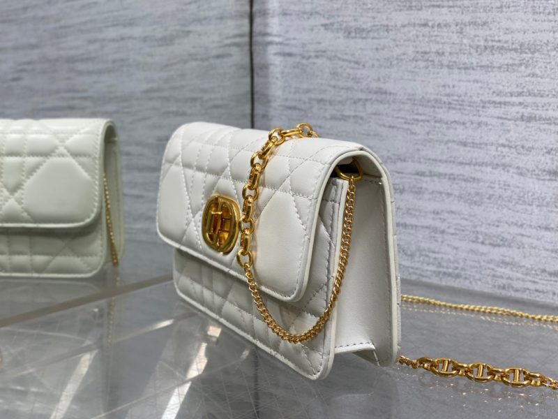 img_2b46f204_20241024_i1729757843_9054_2_jpg MONTAIGNE AVENUE MINI 19 BAG IN WHITE CALFSKIN WITH GOLD HARDWARE