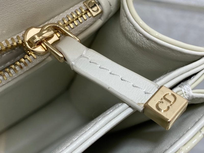 img_2b46f204_20241026_i1729931175_605_3_jpg MINI BAG 24 IN WHITE CREAM PATENT CANNAGE CALFSKIN