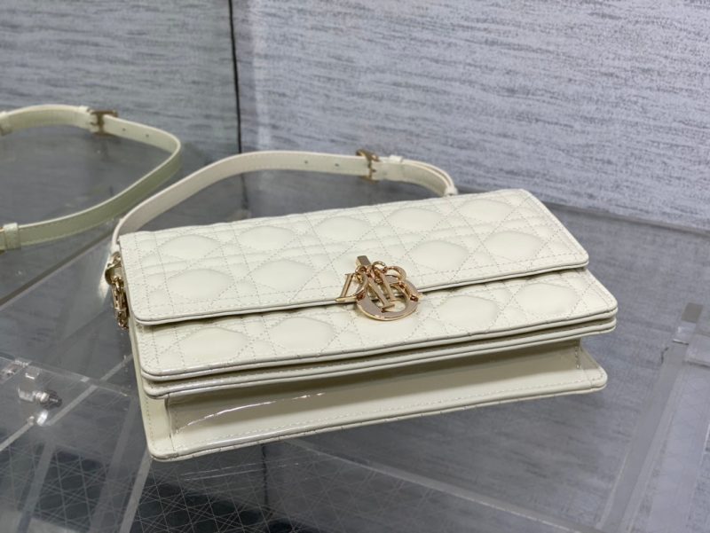 img_2b46f204_20241026_i1729931175_8219_6_jpg MINI BAG 24 IN WHITE CREAM PATENT CANNAGE CALFSKIN