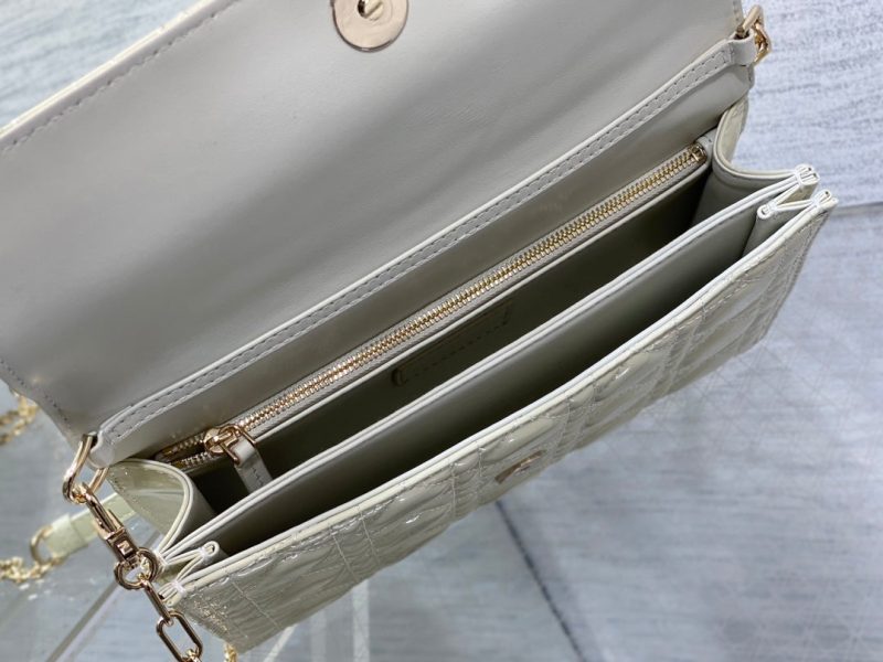 img_2b46f204_20241026_i1729931175_9724_1_jpg MINI BAG 24 IN WHITE CREAM PATENT CANNAGE CALFSKIN