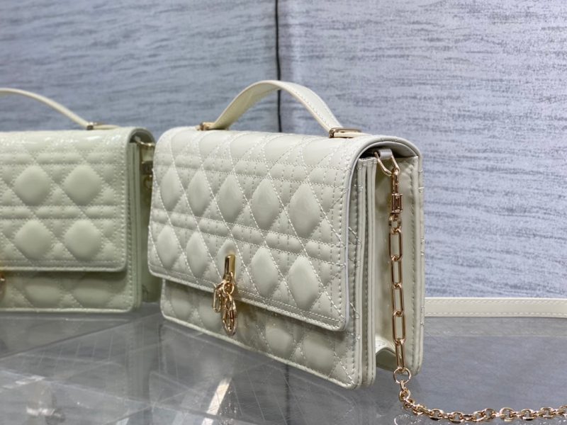 img_2b46f204_20241026_i1729931175_9820_4_jpg MINI BAG 24 IN WHITE CREAM PATENT CANNAGE CALFSKIN