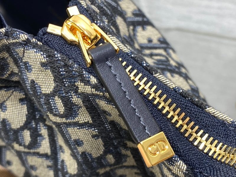 img_2b46f204_20241101_i1730442343_4176_6_jpg WALK IN PURSE 36 BAG BLUE OBLIQUE JACQUARD