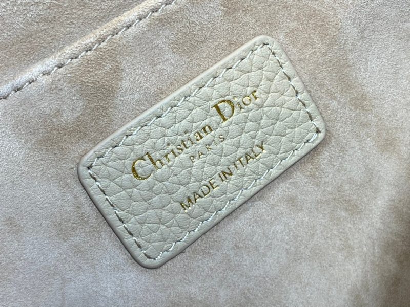 img_2b46f204_20241104_i1730711485_2856_3_jpg MEDIUM 27 BOBBY BAG IN TAN BEIGE LAMBSKIN