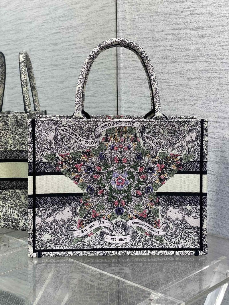 img_2b46f204_20241108_i1731042611_516_3_jpg MEIDUM 36 BOOK TOTE IN COLORFUL CANVAS 226290