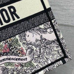 img_2b46f204_20241108_i1731042611_5761_5_jpg MEIDUM 36 BOOK TOTE IN COLORFUL CANVAS 226290