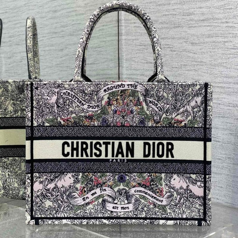 img_2b46f204_20241108_i1731042611_6071_4_jpg MEIDUM 36 BOOK TOTE IN COLORFUL CANVAS 226290