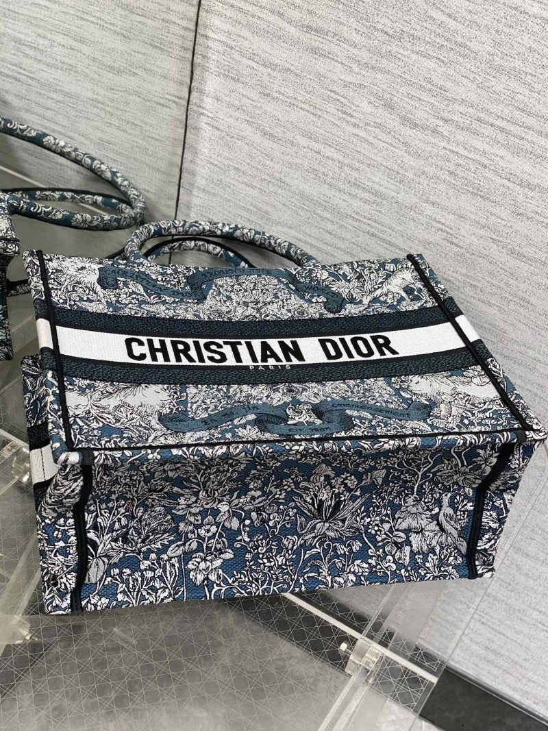 img_2b46f204_20241108_i1731042979_6950_1_jpg MEIDUM 36 BOOK TOTE IN BLACK CANVAS 226297